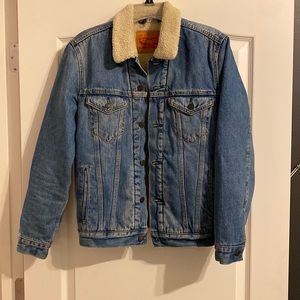 Men’s Small Levi’s Sherpa lined denim trucker jacket